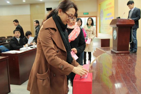 无记名投票选举新一届工会委员  薛佳鹏  摄影