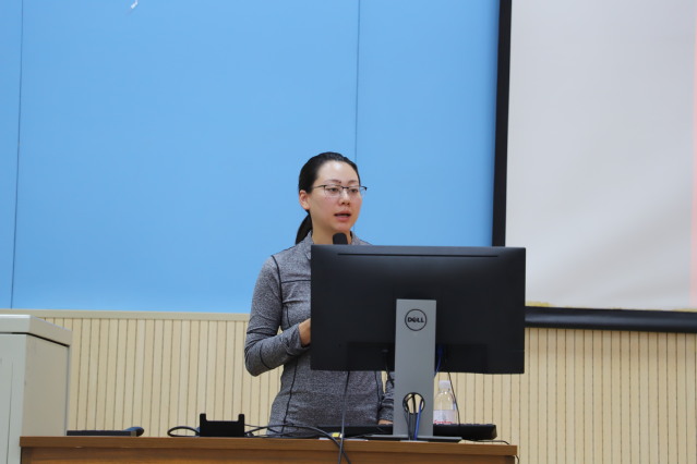 薛慧作总结   陈格菲摄影