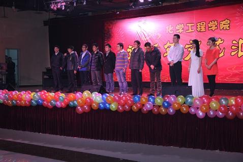 2014年新进教职工上台见面 2014年新进教职工上台见面