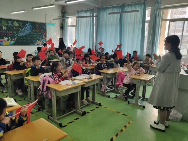 “国旗”主题授课