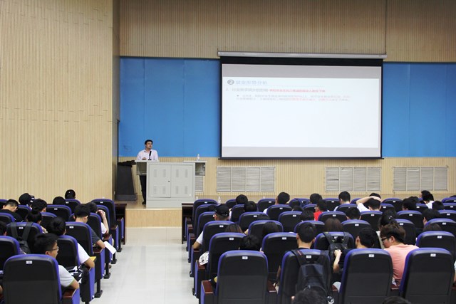 公司党委副书记王迅做就业动员 孙运景摄影