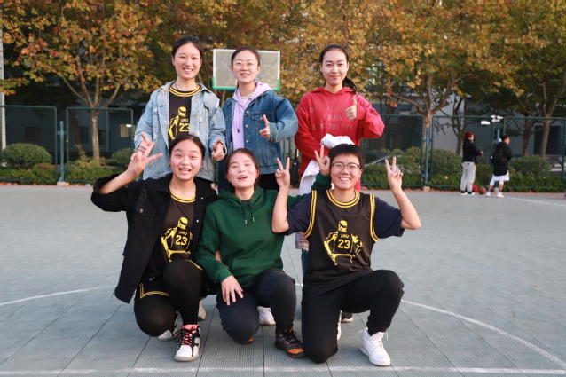 女篮勇夺第一名