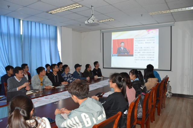 党课现场 苏淑仪摄影