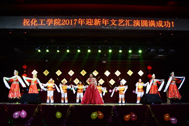 重质油《火火的大草原》 李博一摄影