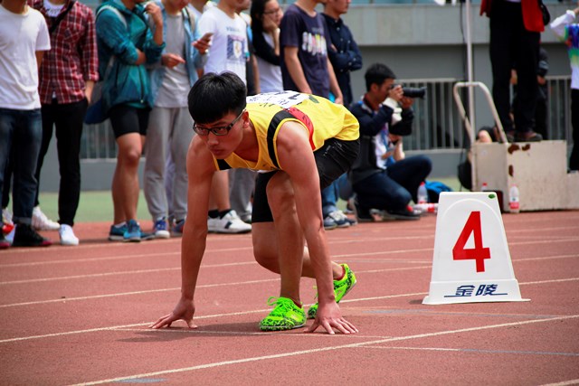 起跑 孟慧源摄影