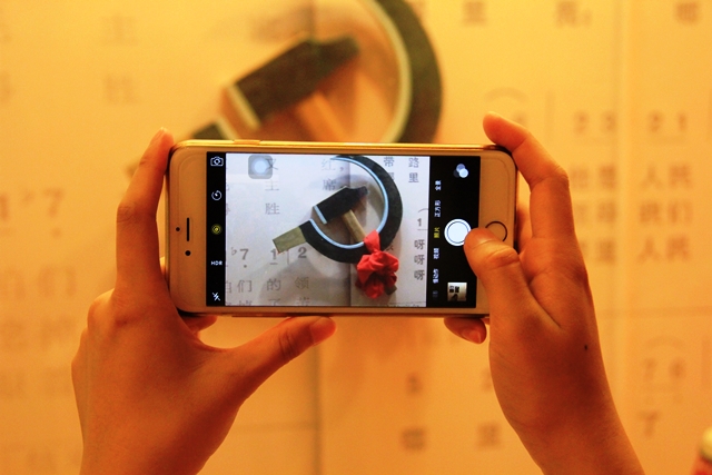 革命时期的党徽(延安革命纪念馆内) 赵明超摄影 革命时期的党徽(延安革命纪念馆内) 赵明超摄影