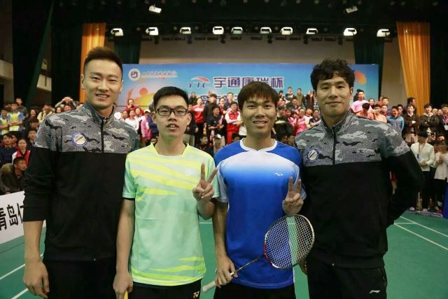 肖圣怡与奥运冠军张楠合影 肖圣怡与奥运冠军张楠合影