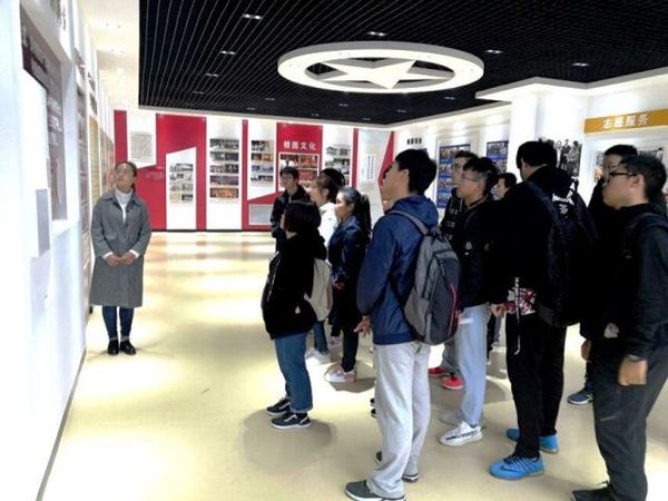 参观团情团史教育基地