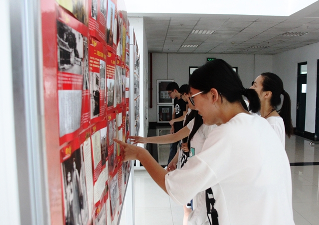 员工党员观看建党95周年系列图片 刘伟摄影 员工党员观看建党95周年系列图片 刘伟摄影