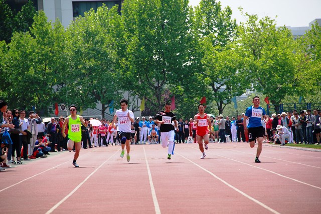 教工男子丙组百米 孟慧源摄影