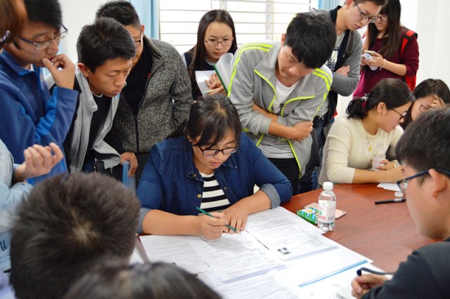 刘笑老师分析简历存在问题 丰杰华摄影 刘笑老师分析简历存在问题 丰杰华摄影