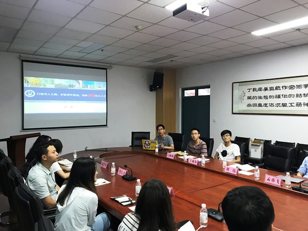 郭孟介绍公司员工工作情况