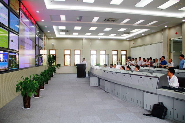 参观苏里格气田生产指挥中心 赵明超摄影 参观苏里格气田生产指挥中心 赵明超摄影