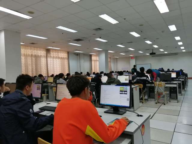 员工进行模拟考试