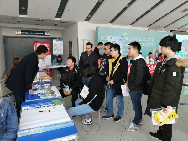 招聘会现场 卡哈尔摄影