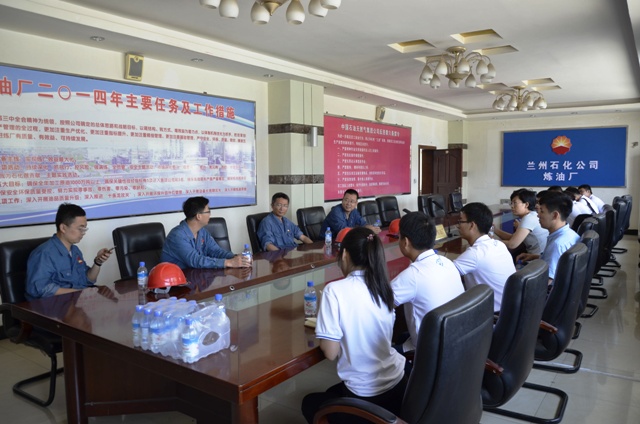 与兰州石化领导座谈交流 蒋玉鑫摄影 与兰州石化领导座谈交流 蒋玉鑫摄影