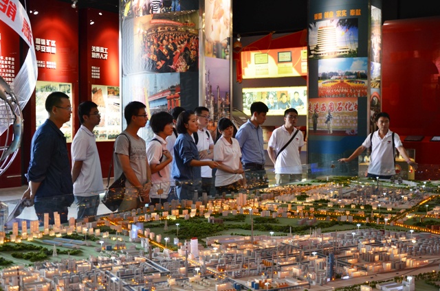 参观企业精神教育基地 蒋玉鑫摄影 参观企业精神教育基地 蒋玉鑫摄影