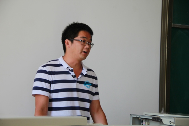 研究生党员代表讲话 杨晓莹摄影 研究生党员代表讲话 杨晓莹摄影