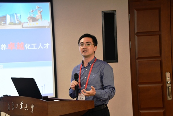 公司党委副书记王迅作专题报告