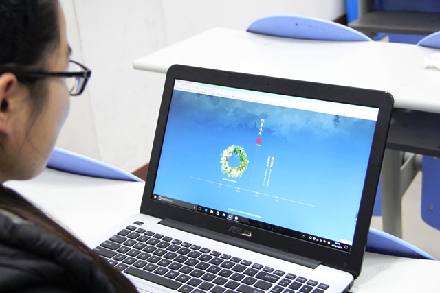 员工进行网上在线公祭 湛文健摄影