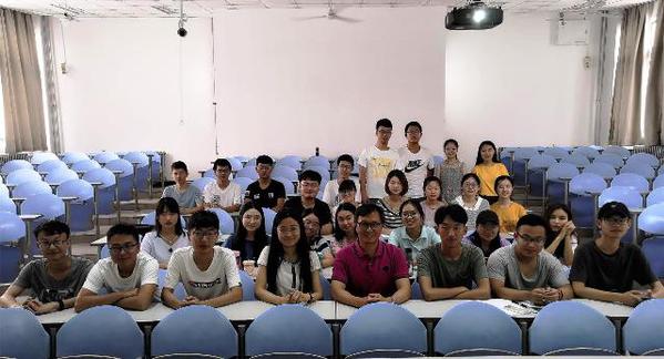 《地下水污染与修复》课堂合影 《地下水污染与修复》课堂合影