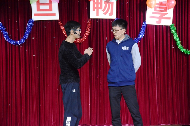 话剧《当新生遇到员工会》 张嘉奇摄影