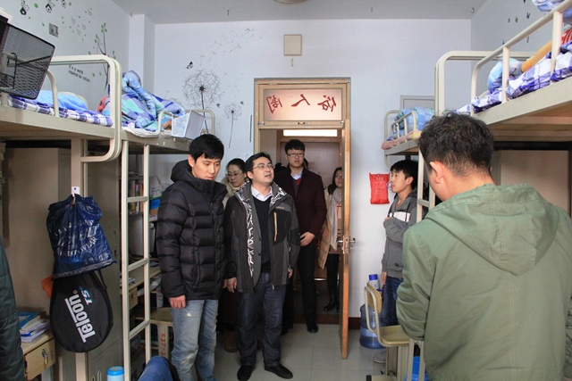 卫生检查现场 魏孟吉摄影 卫生检查现场 魏孟吉摄影