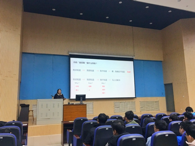 2017级年级负责人窦雅琴老师做介绍