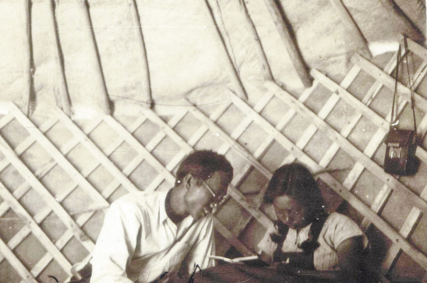 张家环、杨乂夫妇在西哈喇子沟考察 张家环、杨乂夫妇在西哈喇子沟考察