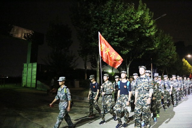 凌晨拉练 赵明超摄影 凌晨拉练 赵明超摄影