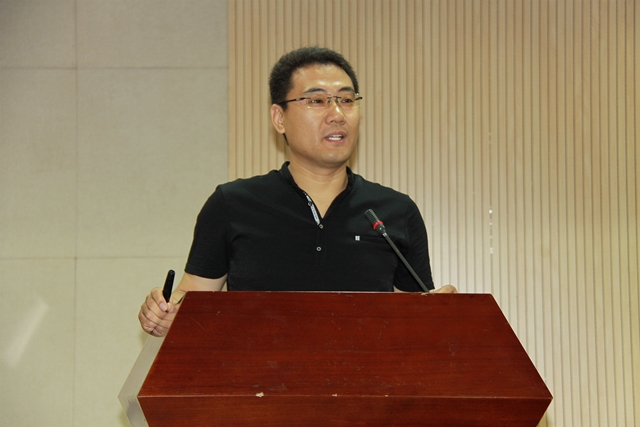 宋杰总监代表京博发言 赵明超摄影 宋杰总监代表京博发言 赵明超摄影