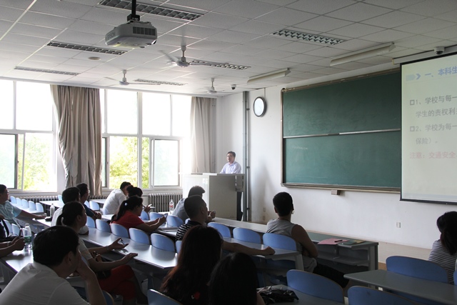 家长会现场 李涵摄影