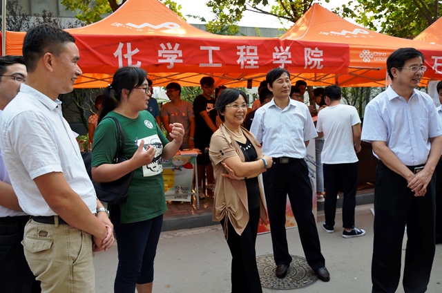 校领导一行看望公司研究生迎新 刘鑫鑫摄影