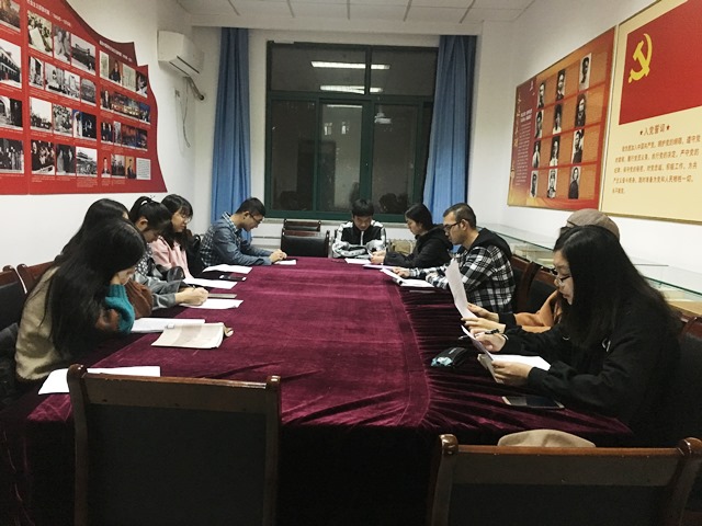 现场讨论交流 范玉玲摄影 现场讨论交流 范玉玲摄影