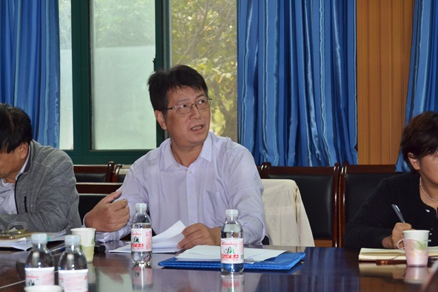 沈刘峡部长进行专题辅导 魏孟吉摄影 沈刘峡部长进行专题辅导 魏孟吉摄影