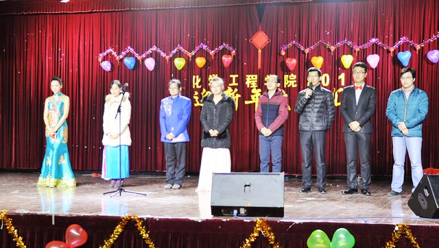 2015年新进教职工上台见面 2015年新进教职工上台见面