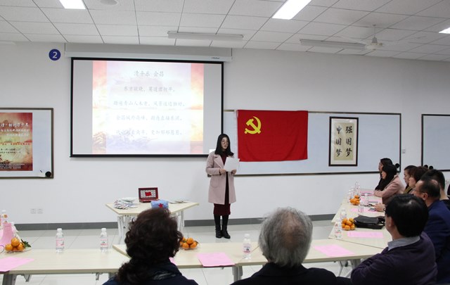 员工诵读毛泽东诗词《清平乐·会昌》 魏孟吉拍摄