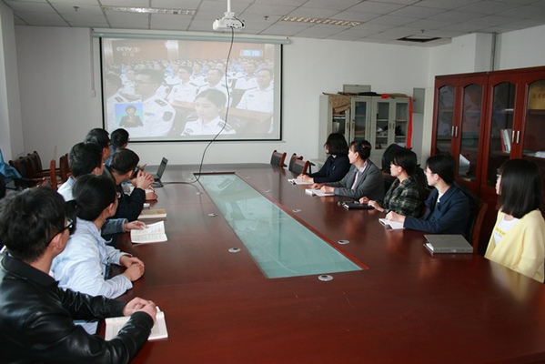 应化系党支部观看大会直播 杨修洁提供 应化系党支部观看大会直播 杨修洁提供