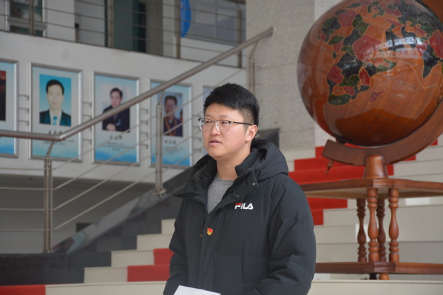 员工党总支副书记刘伟讲话 杨扬摄影 员工党总支副书记刘伟讲话 杨扬摄影