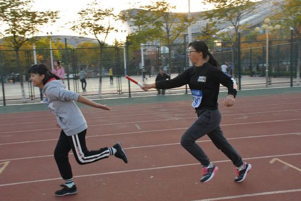 接力 张婉晴 陈格菲摄