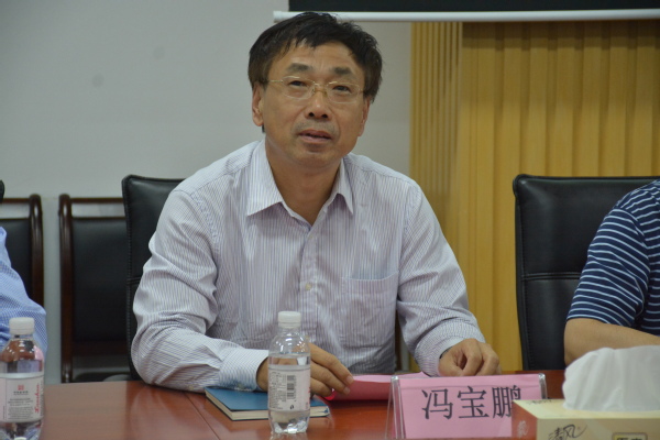 原公司党委书记冯宝鹏发言 魏孟吉摄影 原公司党委书记冯宝鹏发言 魏孟吉摄影