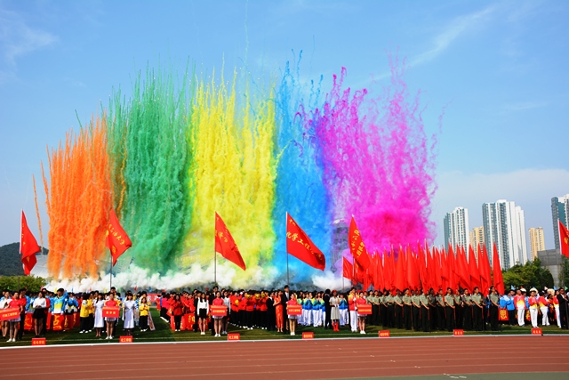 七色彩烟直冲云霄  魏孟吉摄影