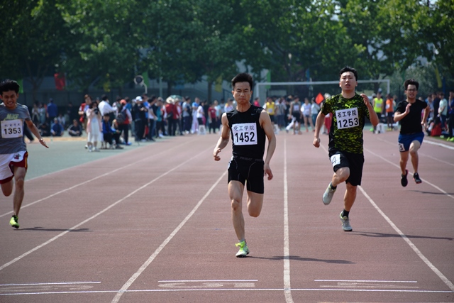 冲刺  魏孟吉摄影