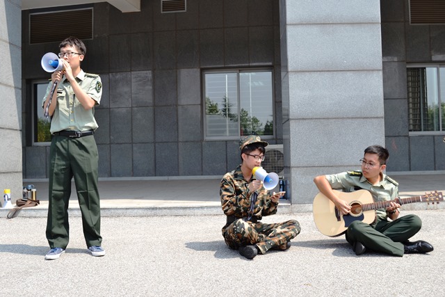 师生共同庆祝教师节  赵明超摄影