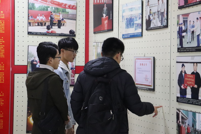 大家认真学习 姜菲摄影