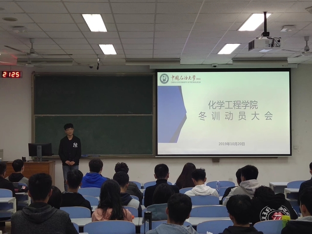 短跑队队长于兴旭讲话 短跑队队长于兴旭讲话