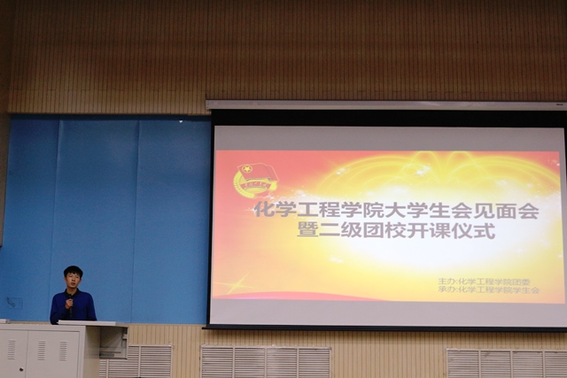 新生代表发言 纪洪洋摄影 新生代表发言 纪洪洋摄影